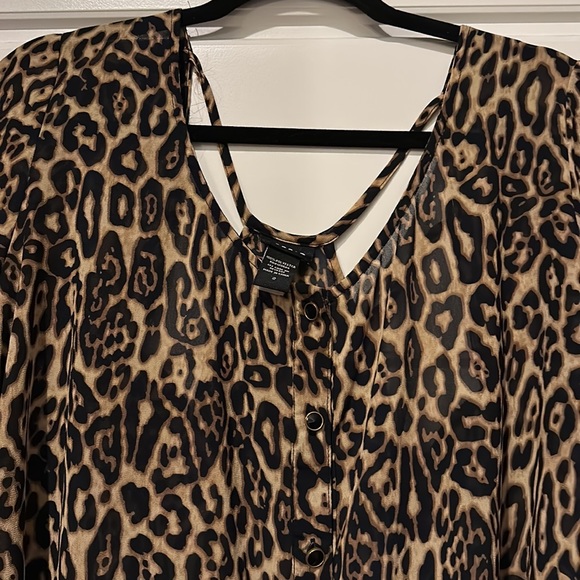 Torrid button front cheetah print top- size 2 - Picture 2 of 6